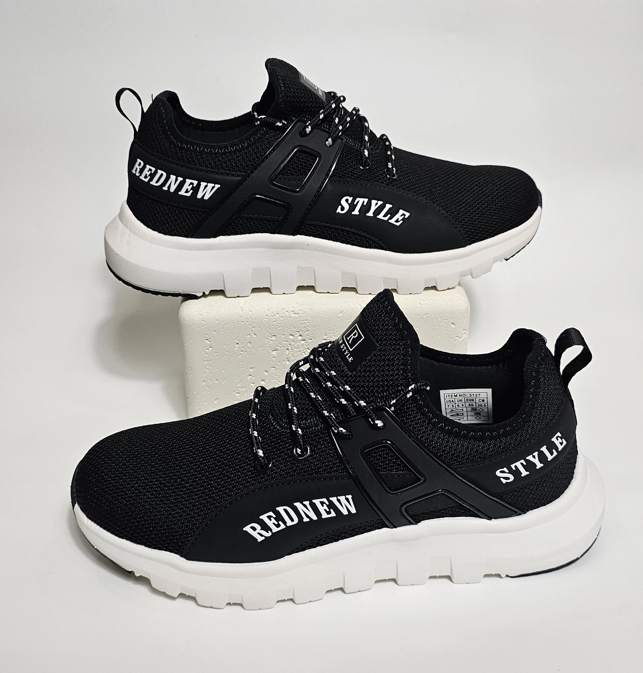 حذاء رياضي مريح وخفيف الوزن