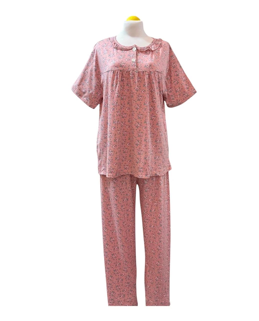 "بيجاما واسعة بتصميم أنيق ومريح"