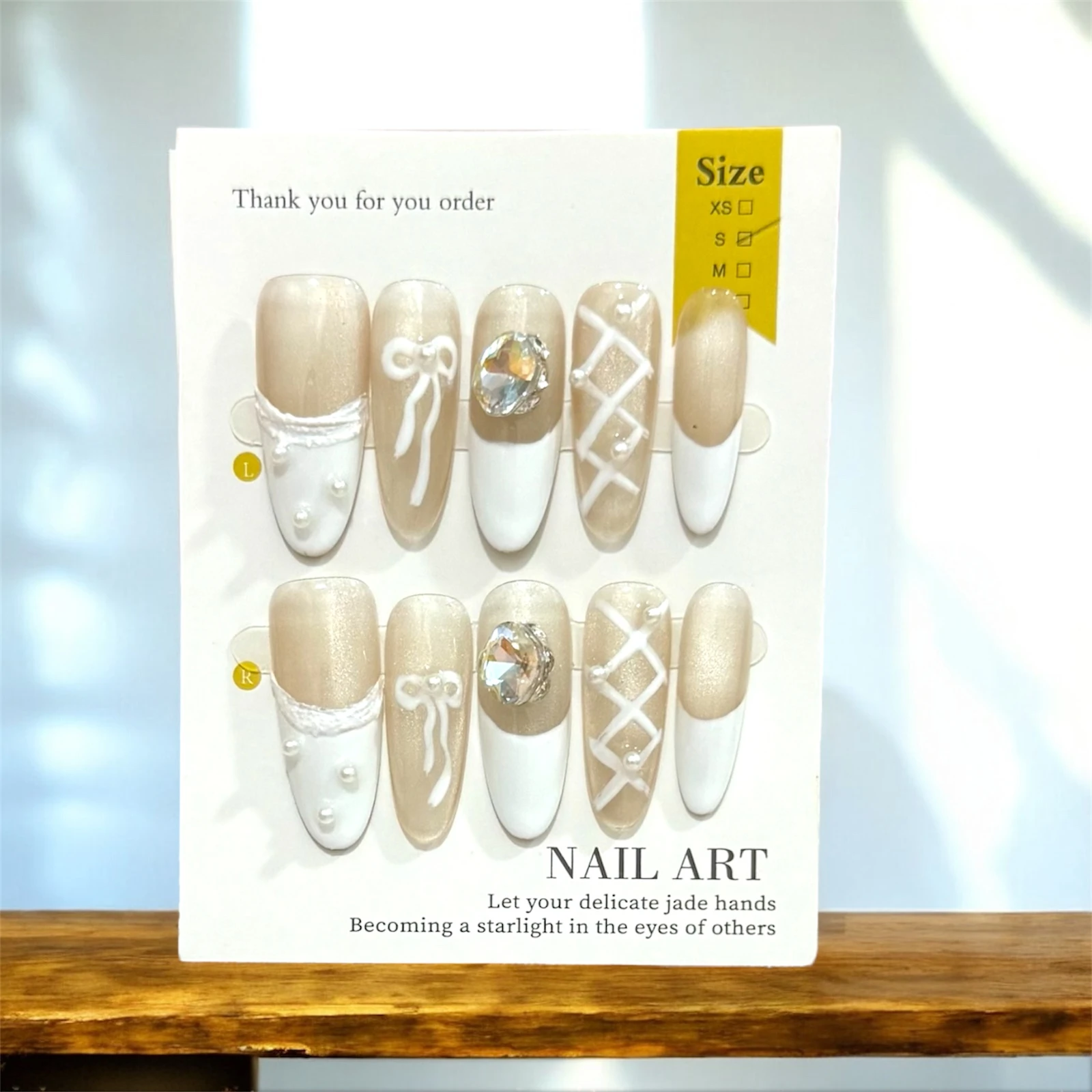 أظافر تركيب جاهزة بتصاميم راقية