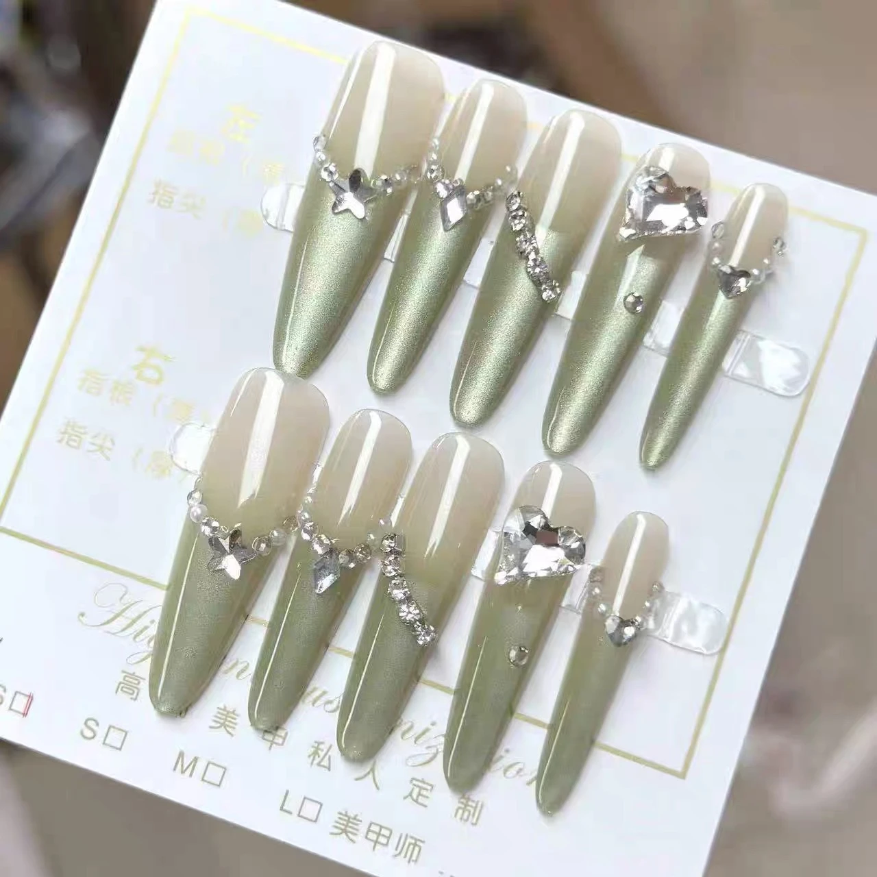 أظافر صناعية فاخرة