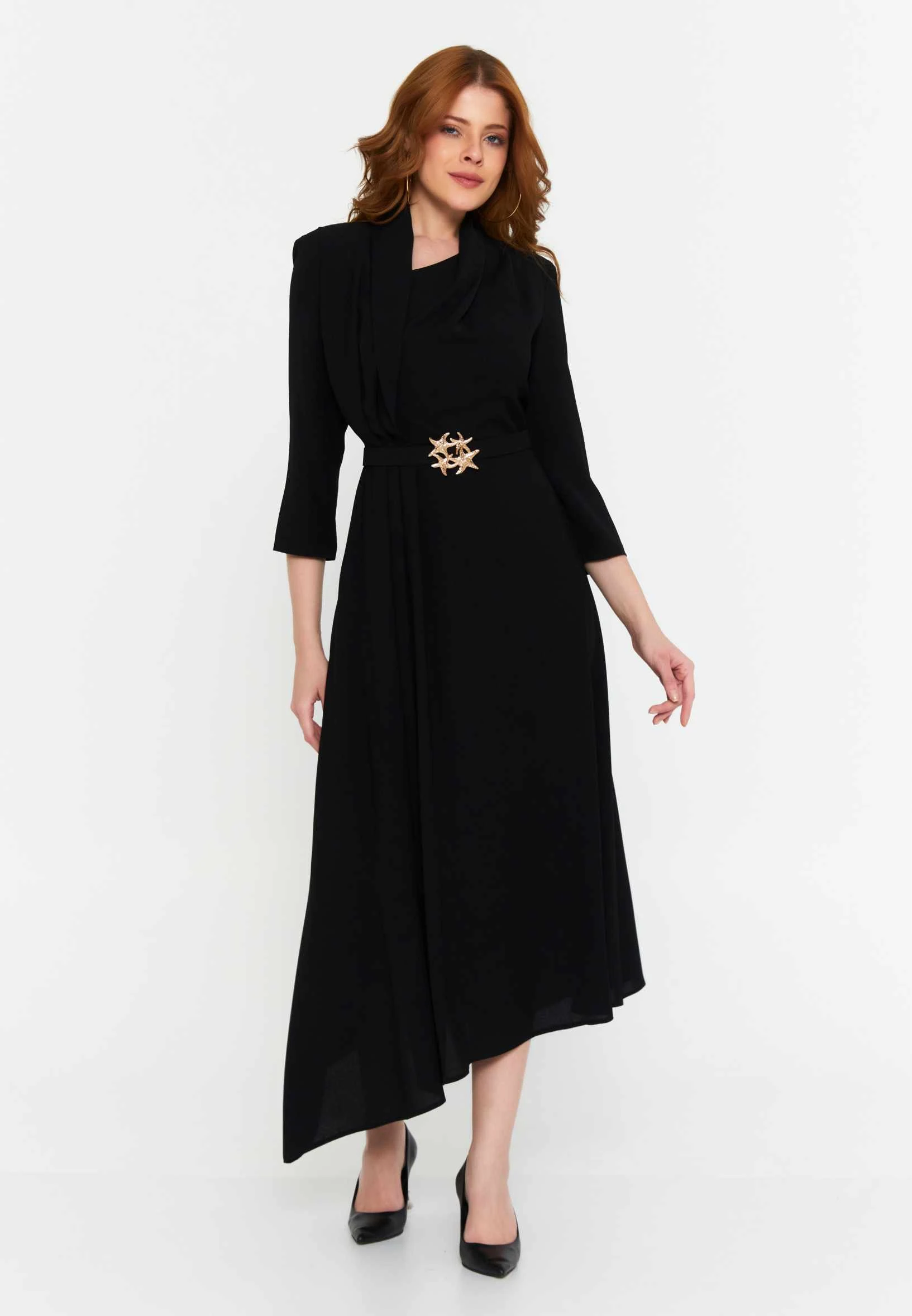 فستان أسود رسمي بتصميم عصري