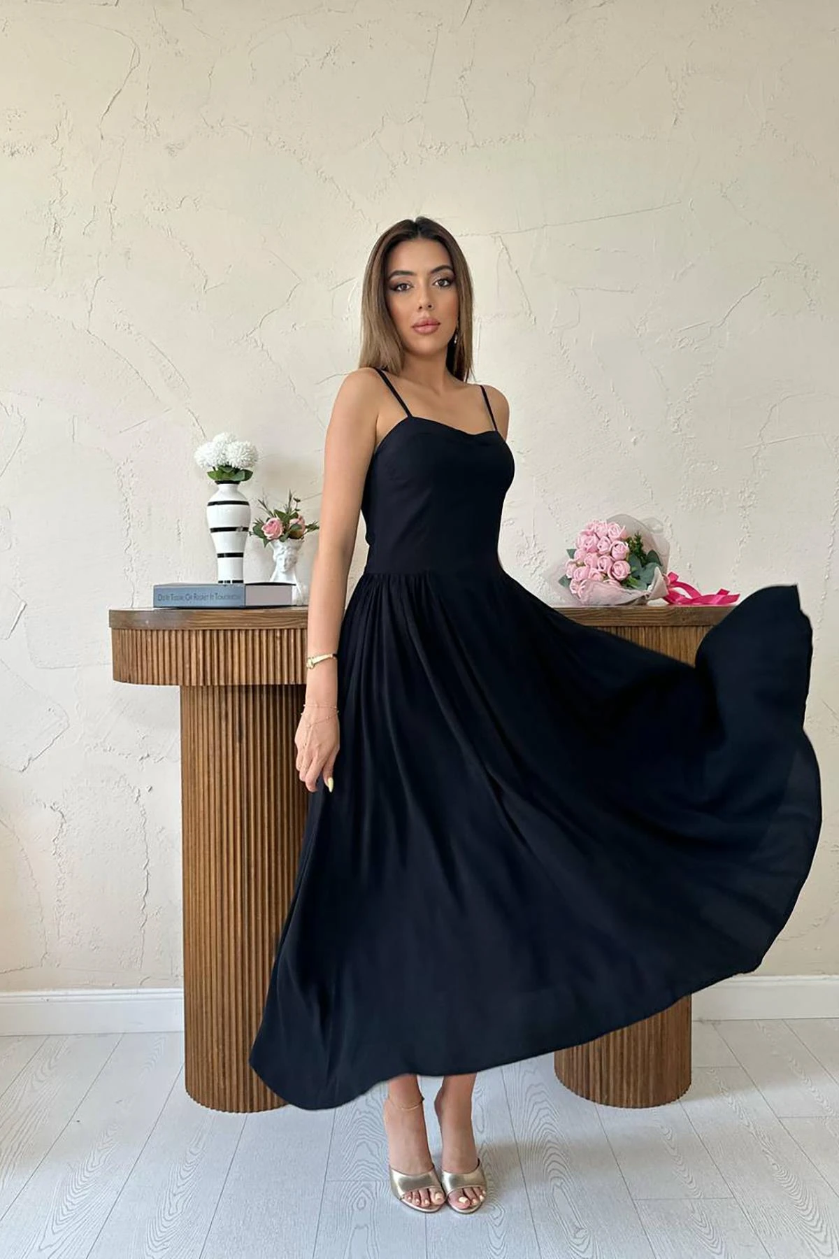 فستان أسود أنيق